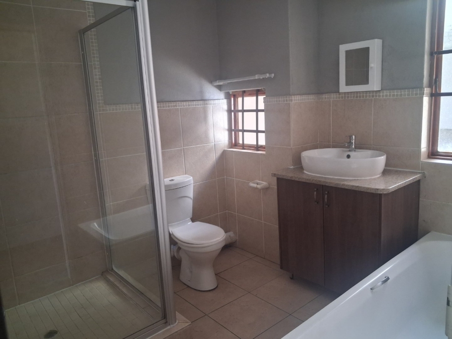 To Let 3 Bedroom Property for Rent in Hillside Free State